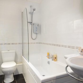 Room 6 bathroom (superior king) - Bramblewood, Keswick